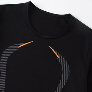 Ensemble 2 pièces d'été pour hommes avec t-shirt et short de compression à col rond respirant et évacuant la transpiration PAR AMAZING INDUSTRIES - Product Image 5