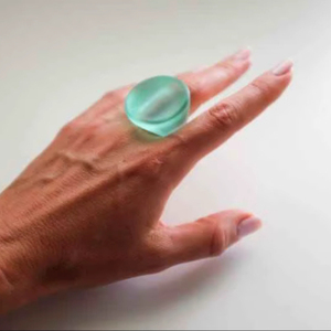 แหวนเรซิ่นอะคริลิกรูปทรงกลม แหวนทำมือ แหวนแห่งความรัก เครื่องประดับสำหรับงานปาร์ตี้ผู้หญิง ขายส่งราคาดีที่สุด - Product Image 1