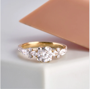 Bague en or rose de qualité supérieure avec cinq diamants naturels pour un mariage glamour ou une cérémonie de fiançailles d'Inde - Product Image 5