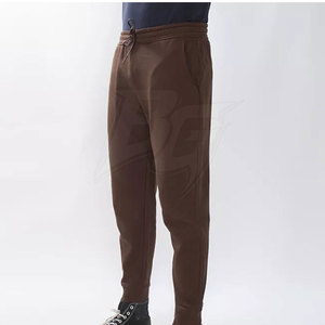Pantalon de jogging moderne et décontracté pour hommes, avec logo personnalisé, en tissu performant et flexible, respirant et à séchage rapide, idéal pour l'entraînement sportif hivernal. - Product Image 2