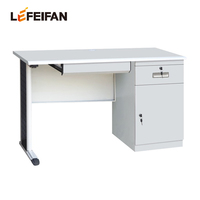 Table de bureau en acier avec support de jambe unique à gauche et combinaison de tiroirs à droite