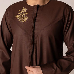 Thobe pour hommes saoudiens de bonne qualité, thermique, grande taille, couleur unie, col montant, manches longues, en polyester/coton teint brun - Product Image 4