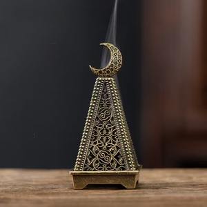 Brûleur d'encens ou de bakhoor pyramide vintage avec croissant de lune et découpe en filigrane pour le Ramadan et l'Aïd - Product Image 1