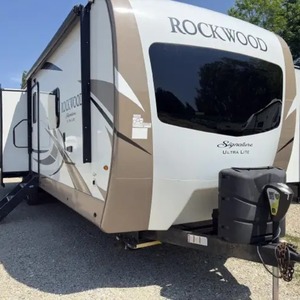 Usado, 2018, Forest River Rockwood Signature Ultra Lite 8328BS - Product Image 1