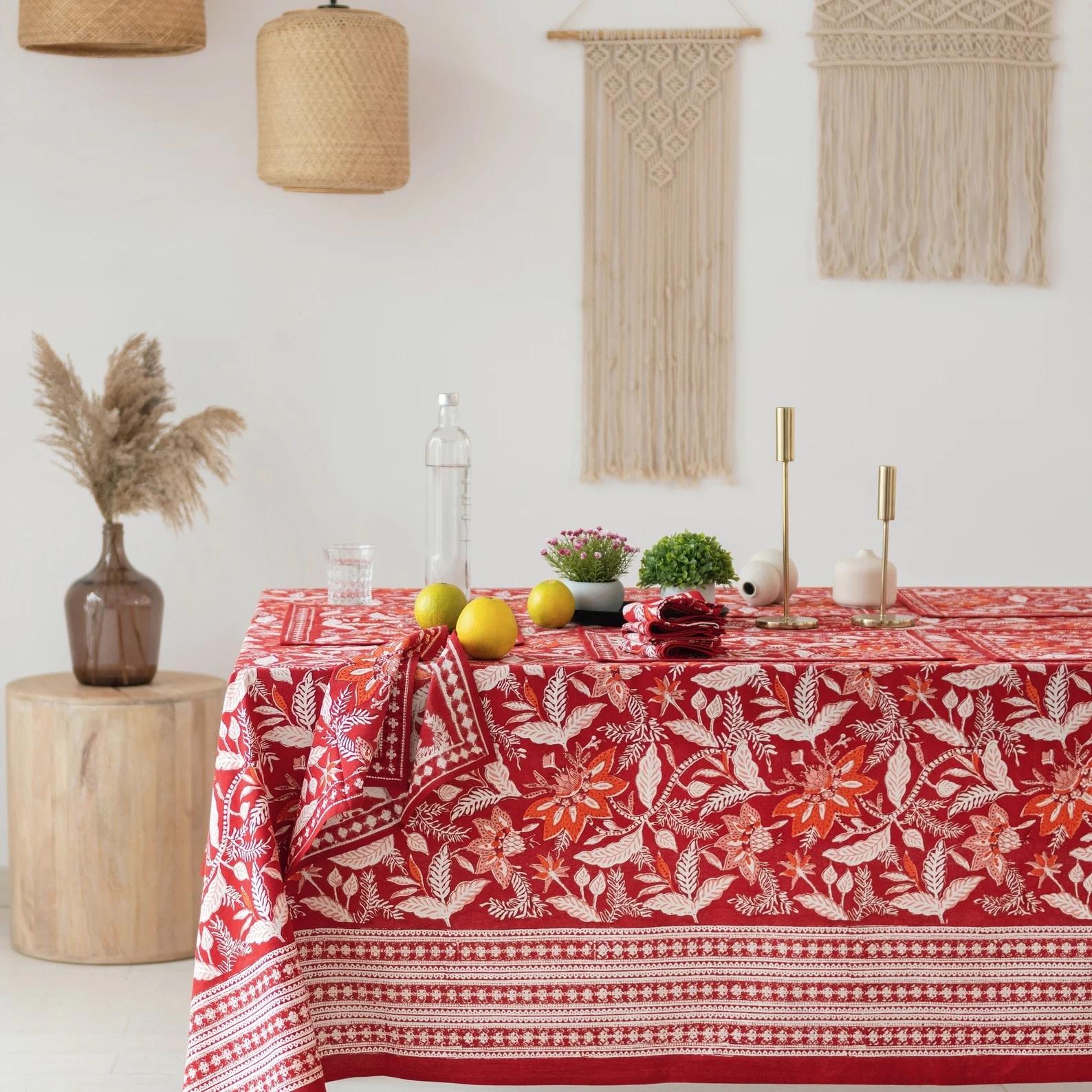 Rouge Écarlate Floral