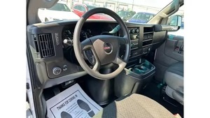 Fourgonnette utilitaire GMC Savana 2500 SWB 2023 certifiée, propre et peu utilisée, intérieur clair, sièges en cuir, moteur turbo, propulsion arrière, régulateur de vitesse adaptatif - Product Image 2