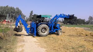 Abordable tracteur rétrocaveuse hydraulique machine de fixation pour creuser l'excavation et les opérations agricoles pour le meilleur prix - Product Image 2