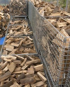 Bois dur rouge / Bois d'eucalyptus en vente chaude à prix avantageux pour le marché mondial, chargement en vrac de bois de chauffage. - Product Image 3
