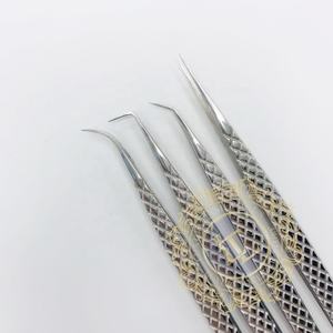 Pince à cils professionnelle de qualité supérieure faite à la main diamant poignée argent finition en acier inoxydable pointu personnalisable privé - Product Image 1