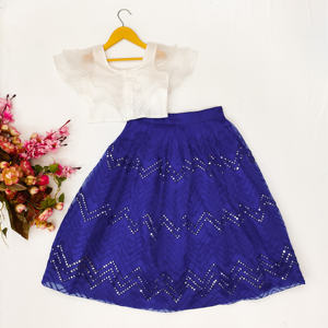 Ensemble Lehenga Choli en sequins bleu royal pour filles Shoryam Fashion |   Chemise élégante à manches bouffantes blanche avec broderie en zigzag, style ethnique pour les fêtes - Product Image 2