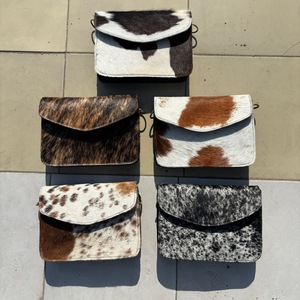 Cartera de cuero hecha a mano de piel de vaca de estilo occidental de nuevo diseño, bolso de mano de cuero multiusos para mujer, bolso de cuero a precio asequible - Product Image 3