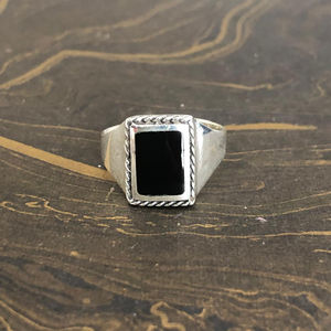 แหวนพลอยออนิกซ์สีดำ น้ำหนัก 7.7 กรัม ดีไซน์เนอร์ สำหรับสวมใส่ทุกวัน - Product Image 1