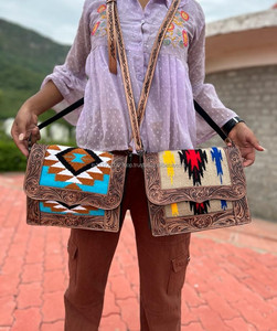 Nouveau sac en cuir usiné aztèque occidental de style innovant sac à bandoulière d'outillage marron Vintage sacs à main en cuir matelassé aztèque Unique - Product Image 4