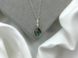 สร้อยคอเงินมรกตสวยงามของขวัญเครื่องประดับที่ห่อด้วยลวดหินธรรมชาติคริสตัลบำบัดสำหรับเป็นของขวัญ - Product Image 3