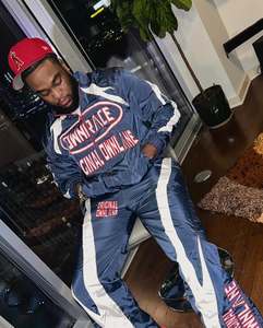 Ensemble de vestes coupe-vent personnalisées de haute qualité pour hommes avec capuche imprimée, fermeture à glissière lisse et respirante pour l'été - Product Image 6