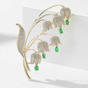 Broche en cristal Jeulia Bell Orchid - Cuivre ton or jaune avec zircon - Cadeau de mariage - Product Image 3