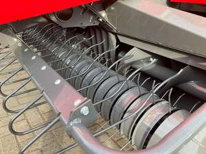 Empacadora Cuadrada Pequeña Massey Ferguson SB 1840 de Alto Rendimiento para la Cosecha de Granos, Maíz, Trigo, Arroz, Cacahuetes y Patatas - Product Image 2