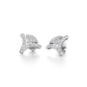 Boucles d'oreilles clous en or massif et zircon de luxe Stonewels |   Bijoux de mariage et d'anniversaire classiques à motif floral certifiés IGI - Product Image 1
