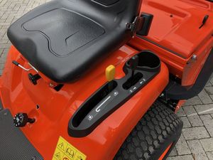 Offres Spéciales 2024 pour GR2120 tracteur à roues tondeuse à gazon 25HP 995kg excellent état de fonctionnement avec attrape-herbe de pont de coupe - Product Image 5