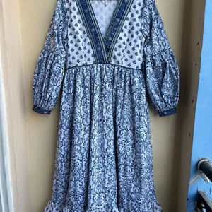 ชุดแมกซี่เดรสยาวผ้าฝ้ายพิมพ์ลายดอกไม้ชุดลำลองแบบดั้งเดิมพร้อมวัสดุปักลายดอกไม้100% ทำจากผ้าฝ้าย - Product Image 1