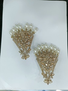 Ensembles de bijoux de fête élégants faits à la main ensemble de boucles d'oreilles en alliage de zinc léger pour vêtements de mariage traditionnels à la mode et élégant - Product Image 3