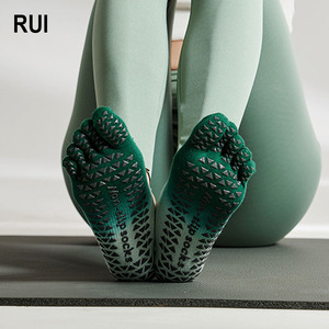 Calcetines Deportivos RUIQUWIN Personalizados para Mujer, Transpirables, Antideslizantes, con Cinco Dedos, Degradado, para Yoga, Ballet y Pilates - Product Image 1