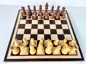 Juego de Ajedrez de lujo de arce y madera de rosa con piezas magnéticas de metal Tablero cuadrado y caja de ajedrez para jugar al aire libre - Product Image 4