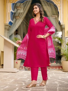 Nuevo catalogador de seda romana de viscosa pura y bordado pesado con estampado digital de seda ta-bi Kurtis Set - Product Image 5