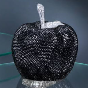 Sculpture décorative créative, élégante et stylée en métal et cristal diamant, thème pomme, couleur noir brillant - Product Image 1