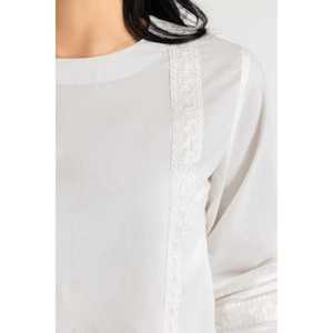 Blusa Blanca Bohemia Tejida 231-217-007 con Bordado Floral de Gasa y Viscosa, Volantes, Holgada, Disponible en Tallas XS-XL, Primavera-Otoño - Product Image 4