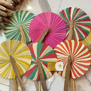 Abanico de Mano de Hoja de Palma y Bambú Hecho a Mano en Vietnam, Recuerdo para Fiestas y Bodas, Abanico Decorativo de Bambú con Forma de Hoja Natural - Product Image 1