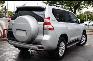 Pour Toyota Prado 2015 SUV, conduite à gauche, moteur turbo, cuir, alliage d'aluminium, jantes R19 foncées, 100% parfaitement fonctionnel, sans accident. - Product Image 2