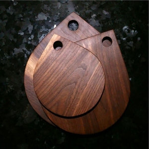 Planche à découper en bois de noyer sur mesure en gros Planche à découper en bois dur durable pour la viande et les légumes Bestseller Ustensiles de cuisine en forme de larme - Product Image 1