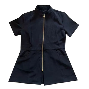 Uniforme Médico de Buena Calidad, Conjunto de Blusa y Pantalón Tejidos, Manga Corta, Cuello Alto, Uniforme de Enfermera Cómodo para Mujer, con Logotipo Personalizado - Product Image 3