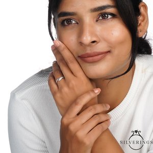 Anillo de Plata de Ley 925 con Cierre de Amor y Circonita Dorada para Regalo - Product Image 3