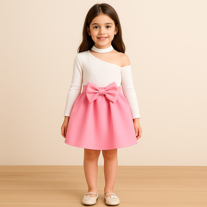 Bộ trang phục thời trang trẻ em gái năm <span class=keywords><strong>2025</strong></span> bán buôn: Váy hồng phối nơ & áo dài tay trắng phối sườn, kiểu một bên vai - Product Image 1