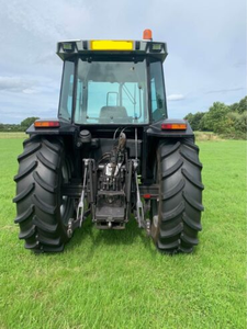 รถแทรกเตอร์มือสองคุณภาพดี Massey Ferguson 385/3080 ขับเคลื่อน 4 ล้อ 70 แรงม้า สำหรับใช้งานในฟาร์ม พร้อมปั๊มเครื่องยนต์และเกียร์ (ระบบเกียร์) - Product Image 2