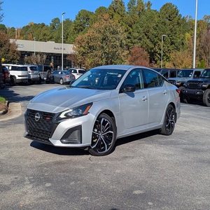 Nissan Altima 2023 2.5 SR, tracción delantera, motor de gasolina de 1.4 litros y 4 cilindros, 5 asientos, sedán automático. - Product Image 4