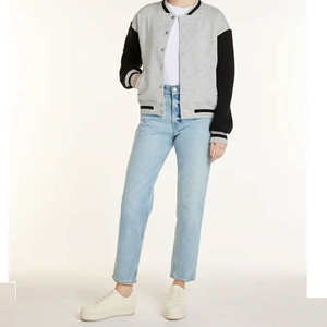 Chaqueta Corta Varsity con Mangas de Cuero Genuino y Bordado de Parches para Hombre, Chaqueta de Invierno - Product Image 2