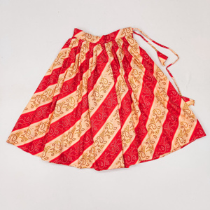 Ensemble Lehenga Choli traditionnel rouge Bandhani Rajwadi pour enfants de Shoryam Fashion |   Robe longue à séchage rapide pour Diwali, mariage et fêtes - Product Image 4