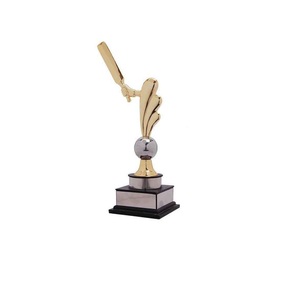 Trofeo de aluminio ecológico brillante de alta calidad con grabado duradero para eventos educativos corporativos o de Club estilo deportivo - Product Image 1