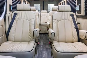 Fourgonnette exécutive Mercedes-Benz Sprinter 3500 d'occasion 2019 de Midwest Automotive Designs - Product Image 4