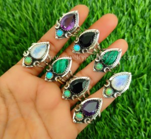 Vente en gros de bagues en argent sterling 925 originales d'opale éthiopienne avec pierres précieuses sertissage de lunette Moissanite de créateur populaire et tendance - Product Image 3