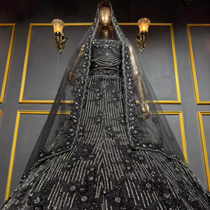 Lehenga choli nupcial de estilo tradicional, con bordado completo de jarkan, un diseño de cinturón atrevido y un amplio vuelo para un estilo grandioso. - Product Image 1