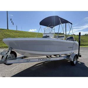 Bateau polyvalent de travail et de divertissement Robalo R160 2025 avec coque en fibre de verre, acier et aluminium pour opérations de patrouille, de remorquage et de vitesse - Product Image 3
