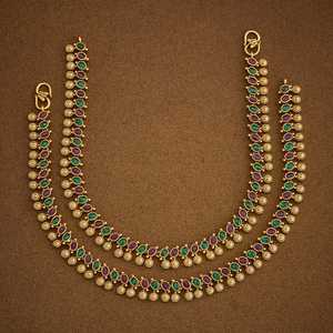 Chaîne de cheville bohème plaquée or antique 182686 Payal avec incrustation de diamants personnalisée, motif clochettes, bijoux de mariage d'été en laiton - Product Image 1