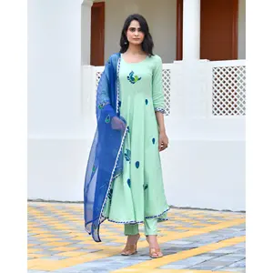 Ensemble de costume pour femme Morepankh en rayonne vert encre - Product Image 6