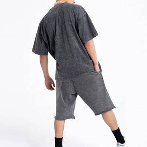 Ensemble d'été pour hommes et t-shirt et short de sport adaptés à la transpiration, tenue idéale pour les séances d'entraînement et les activités sportives, en vente pour hommes - Product Image 6