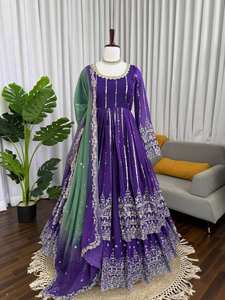 Robe Anarkali brodée en améthyste royale pour femmes avec dupatta ombré émeraude, tenue ethnique de luxe pour mariage et soirée - Product Image 6