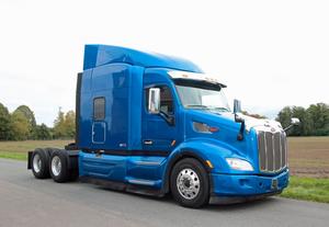 Camion d'occasion de bonne qualité, PE TERBILT 579 de 2018, moteur diesel, puissance 335 kW (455 ch), formule de roulement 6x4, Euro 6, transmission automatique, conduite à gauche. - Product Image 2